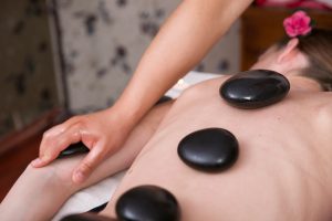 Se former au massage en Bretagne : les atouts d’un apprentissage en présentiel pour maîtriser les gestes